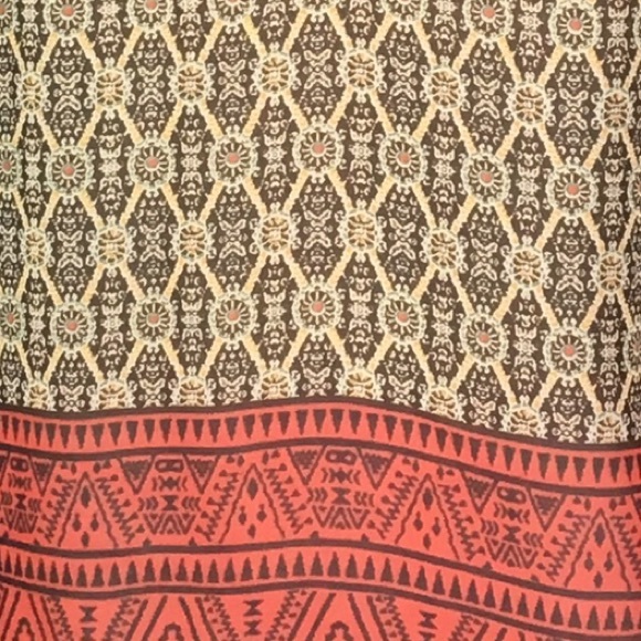 Black and Tan Blouse w/Red Accents - Picture 4 of 4