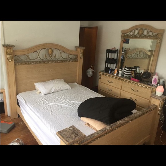 Ashley Queen Bed-Set - Picture 1 of 3