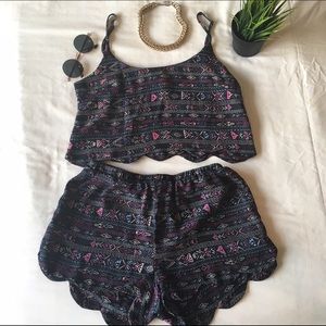 Scallops crop top and shorts set !