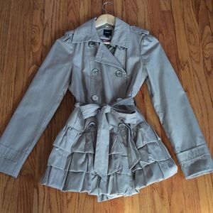 Raincoat with ruffles