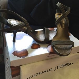 Donald J Pilner Heels