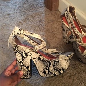 One of a kind platform sandals 😎😍❤️✌🏾️