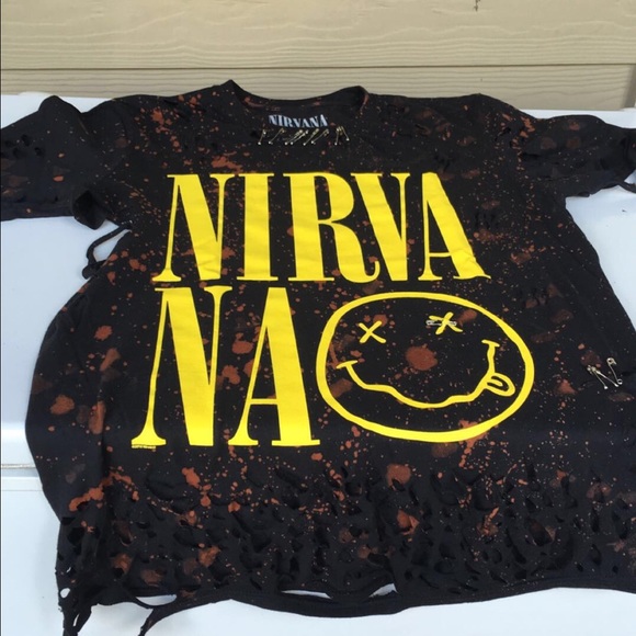 Distressed tees - Picture 2 of 4