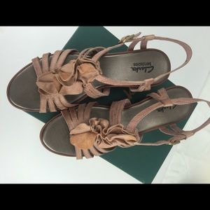 Clarks Bendables Lucia Resort Rose Leather Sandals
