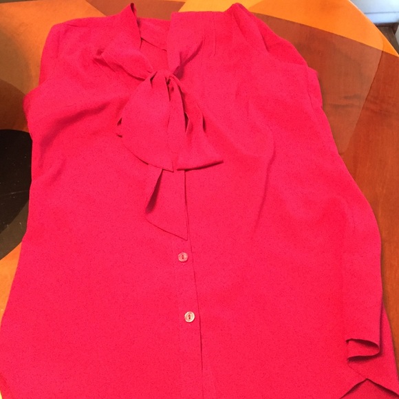 THE LIMITED Fuschia blouse size Medium