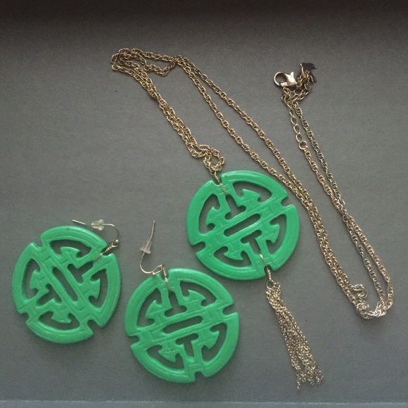 Necklace & earrings set