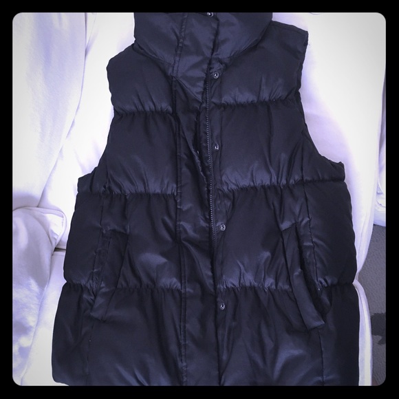 Gap black puffer vest