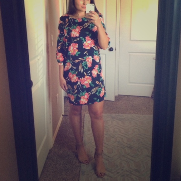 Floral mini dress w/ 3/4 sleeves