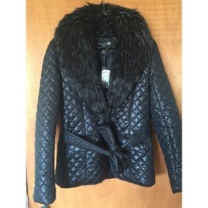 Coat with faux fur collar
