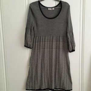 SALE Black/white 3/4 length sleeve dress SZ Medium