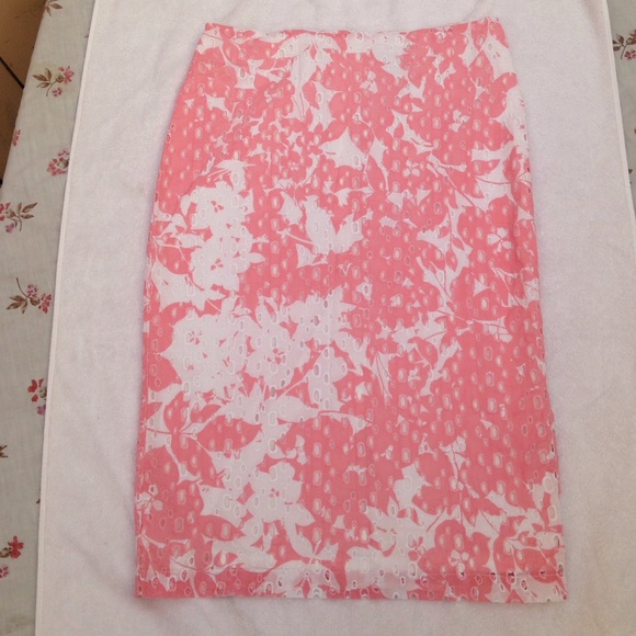 Pink Eyelet pencil skirt NewcYork & Co. Brand newcwith Tags