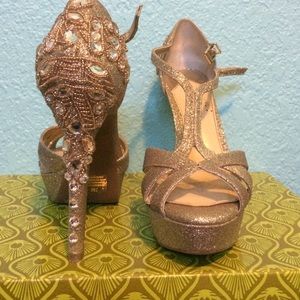 Gianni Bini Champagne high heels size 7.