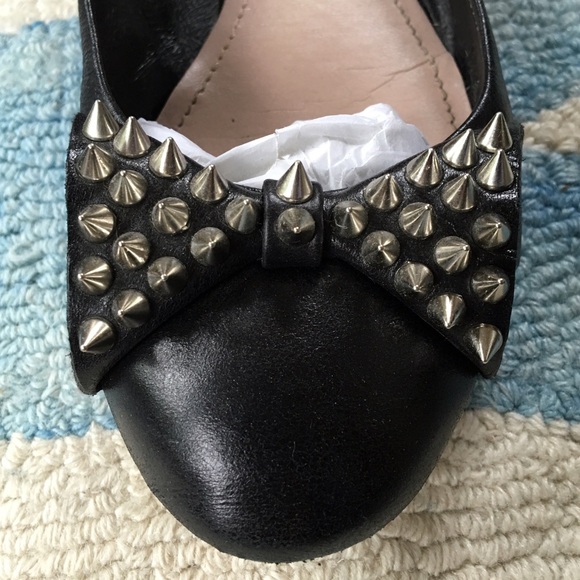 Vince Camuto Shoes - Vince Camuto Spiked Bow Flats Vince Camuto Shoes - Vince Camuto Spiked Bow Flats