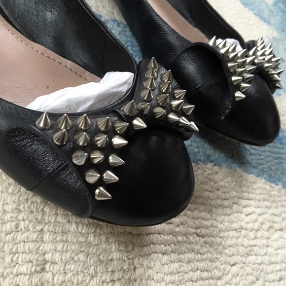 Vince Camuto Shoes - Vince Camuto Spiked Bow Flats Vince Camuto Shoes - Vince Camuto Spiked Bow Flats
