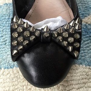 Vince Camuto Shoes - Vince Camuto Spiked Bow Flats Vince Camuto Shoes - Vince Camuto Spiked Bow Flats