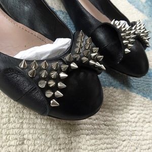 Vince Camuto Shoes - Vince Camuto Spiked Bow Flats Vince Camuto Shoes - Vince Camuto Spiked Bow Flats