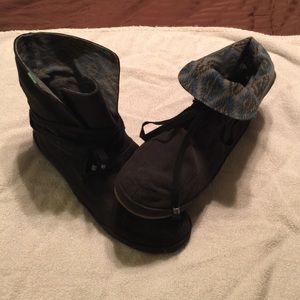 Sanuk booties