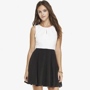 Express keyhole fit & flare black/white dress