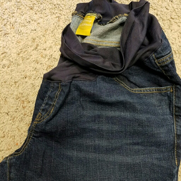 Old navy maternity capris