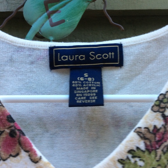 Laura Scott floral  top - Picture 2 of 3