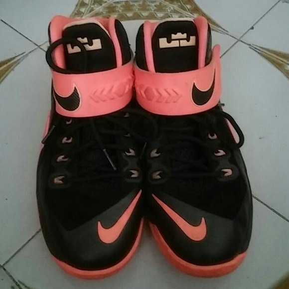 Size 5.5 lebron sneakers