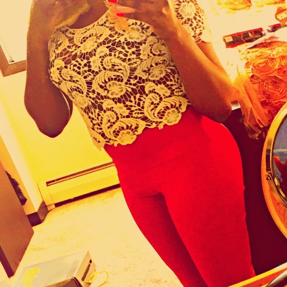 ▫️Red high waisted pants