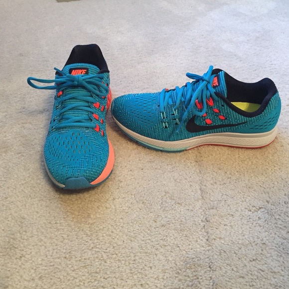 Nike Shoes - Nike Air Zoom Structure 19
