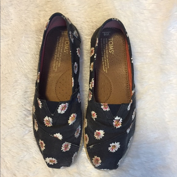 Toms daisy slip ons