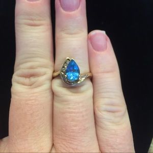 10kt yellow gold Blue topaz ring