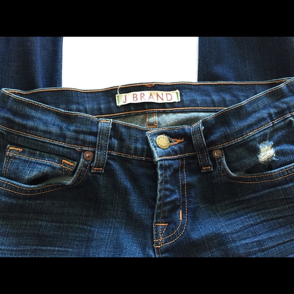 J Brand distressed low rise, pencil leg. Size 25