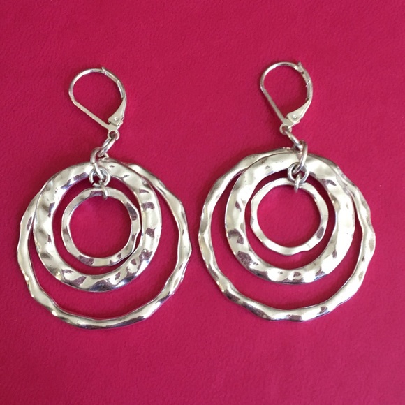 Pretty Silver toned hoop earrings