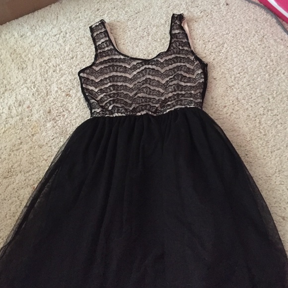 Gorgeous Lace Flare Dress - Picture 3 of 4