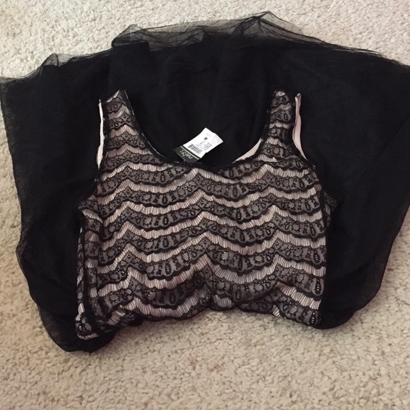 Gorgeous Lace Flare Dress - Picture 4 of 4