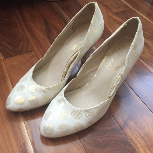 Gold and creme Seychelles pumps size 7 1/2.