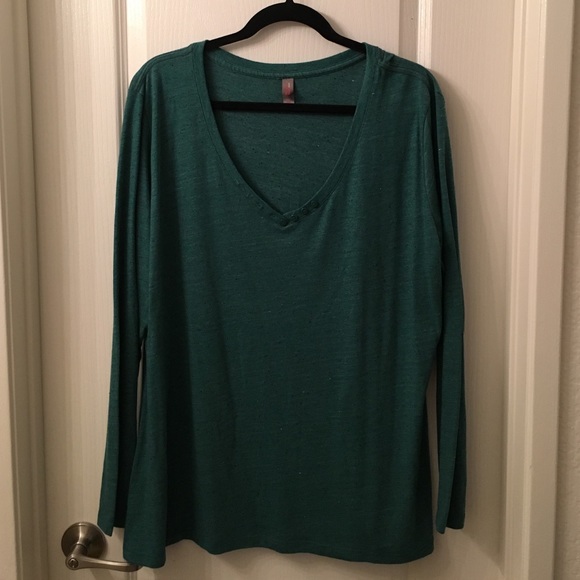 Almost new heather green v-neck long sleeve tee.