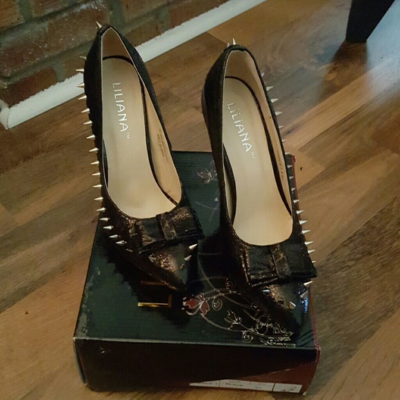 Very cute and edgy minimalist spiked heel