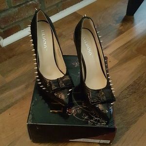 Very cute and edgy minimalist spiked heel