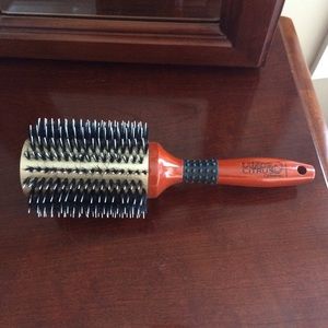 Jumbo boar bristle round brush. Like new.