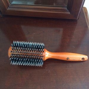 Large boar bristle round brush. Like new.