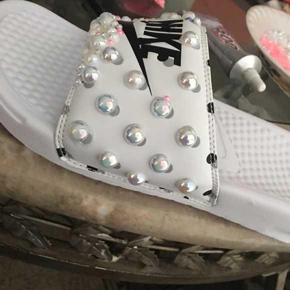 Bling Nike slides - Picture 3 of 4