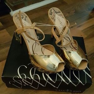 Black and gold platform heel