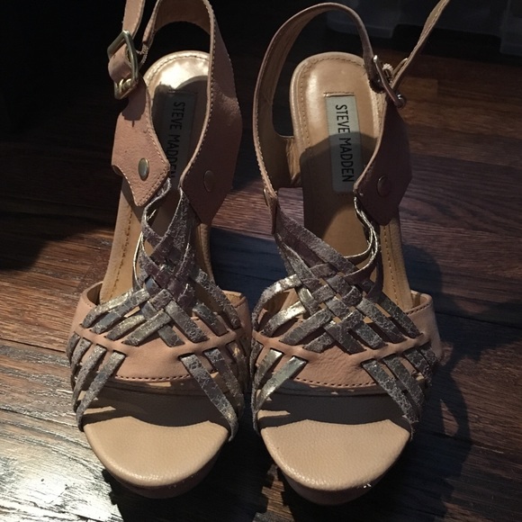 Steve Madden brown wedges with champagne detail