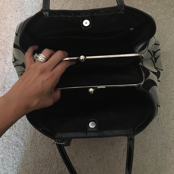 Coach hand bag - Picture 2 of 4