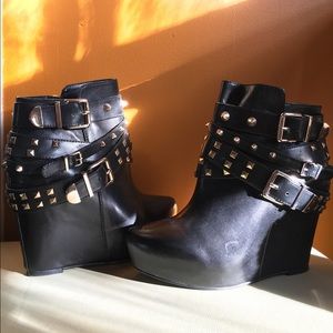 BCBGeneration Aspen Ankle Wedge Bootie