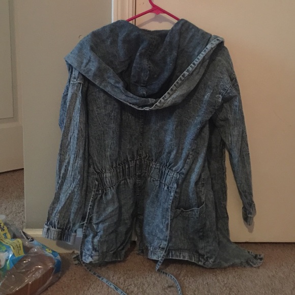 Jean jacket - Picture 2 of 4