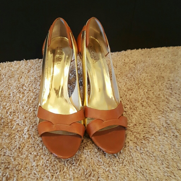 Michael Kors open toe heels. - Picture 3 of 4