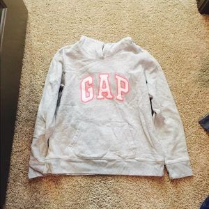 'GAP'sweatshirt makes you look good and fashion