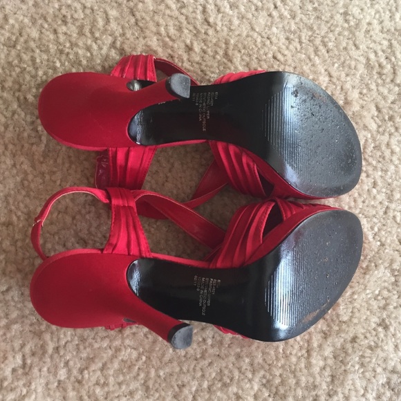 Red strappy heels! - Picture 3 of 4