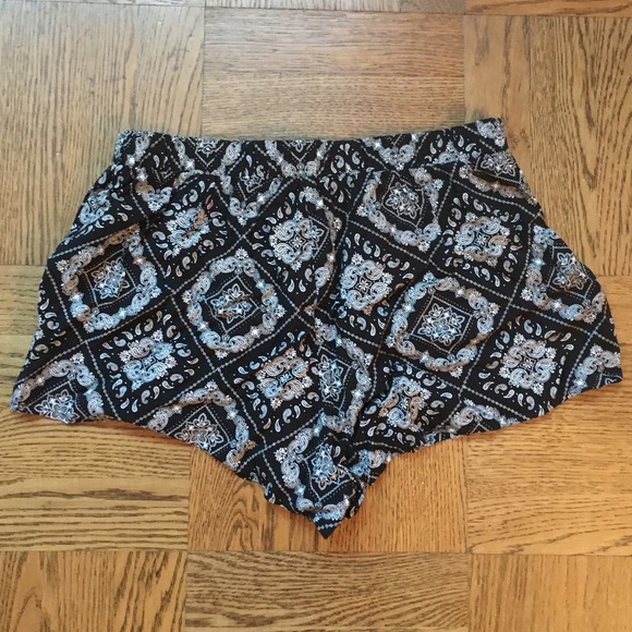 Black and white bandana printed shorts