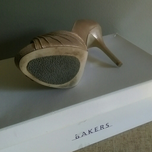 Shoes - Picture 3 of 4